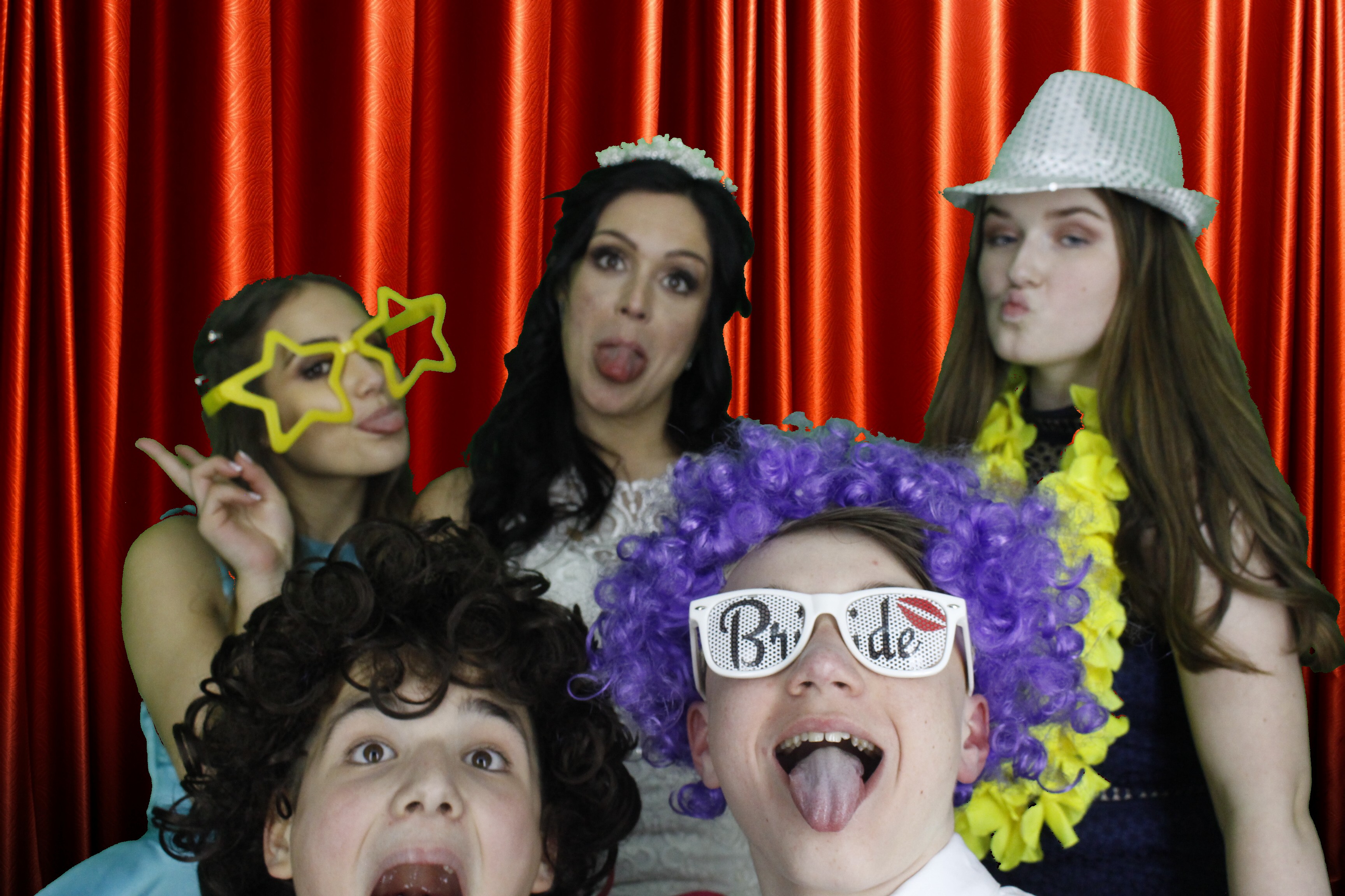 Mr & Mrs Mills | View more photos from the event at gallery.myphotoboothexperience.co.uk/u/MyPhotoBoothExperienceLtd/Mr-Mrs-Mills
